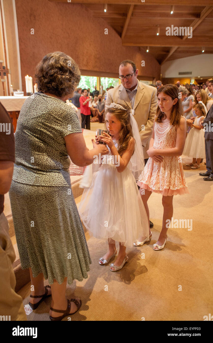 Comunion niño fotografías e imágenes de alta resolución - Alamy