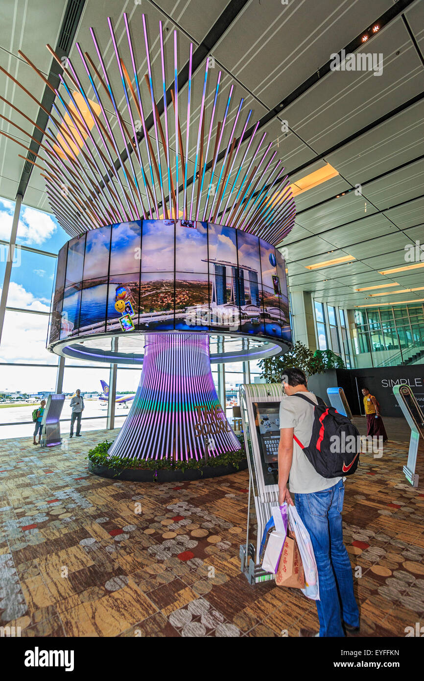 El árbol Social de Changi de Singapur, el aeropuerto internacional. Esto permite a los viajeros tomar 'selfie" fotos Foto de stock