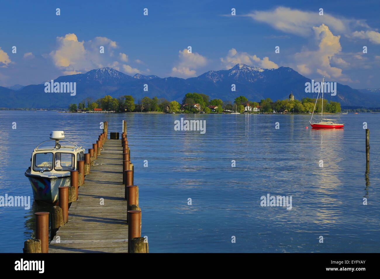 Espigón, isla Fraueninsel, el lago Chiemsee, Alta Baviera, Baviera, Alemania Foto de stock