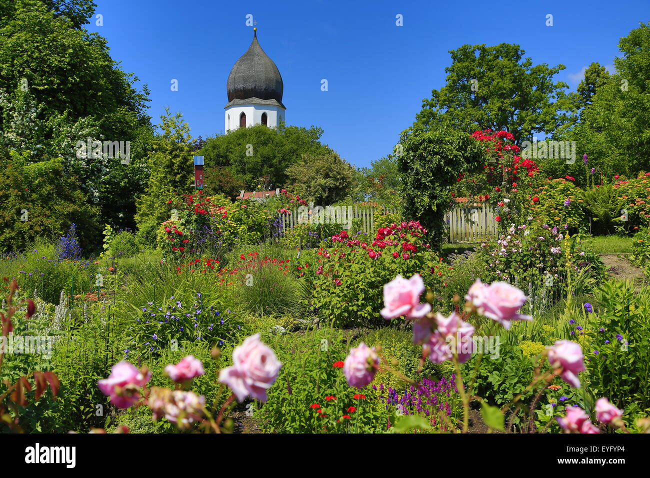 Jardín del monasterio, Fraueninsel, Chiemsee, Alta Baviera, Baviera, Alemania Foto de stock