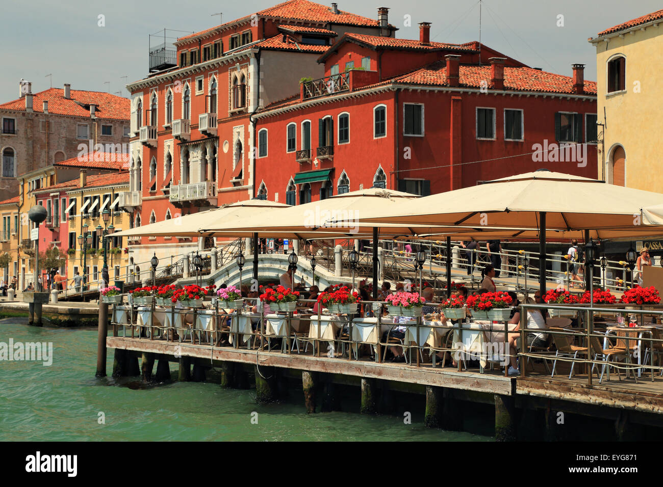 Terrazza del Casin dei Nobili restaurante Waterfront Zattere, Venecia Foto de stock