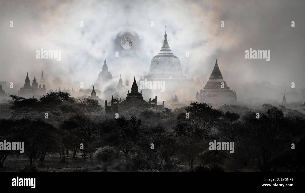 Fotos de noche -templos de Bagan con moon, pagano, Mandalay, Myanmar. Birmania Foto de stock