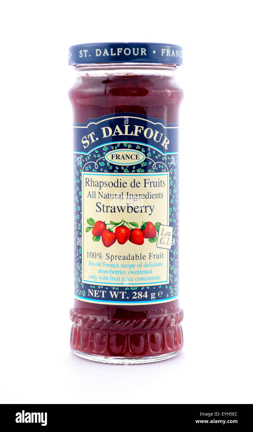Adelaida, Australia - 17 de mayo de 2015: St Dalfour, producto de Francia, tarro de unta el fruto de la fresa conservar. Foto de stock