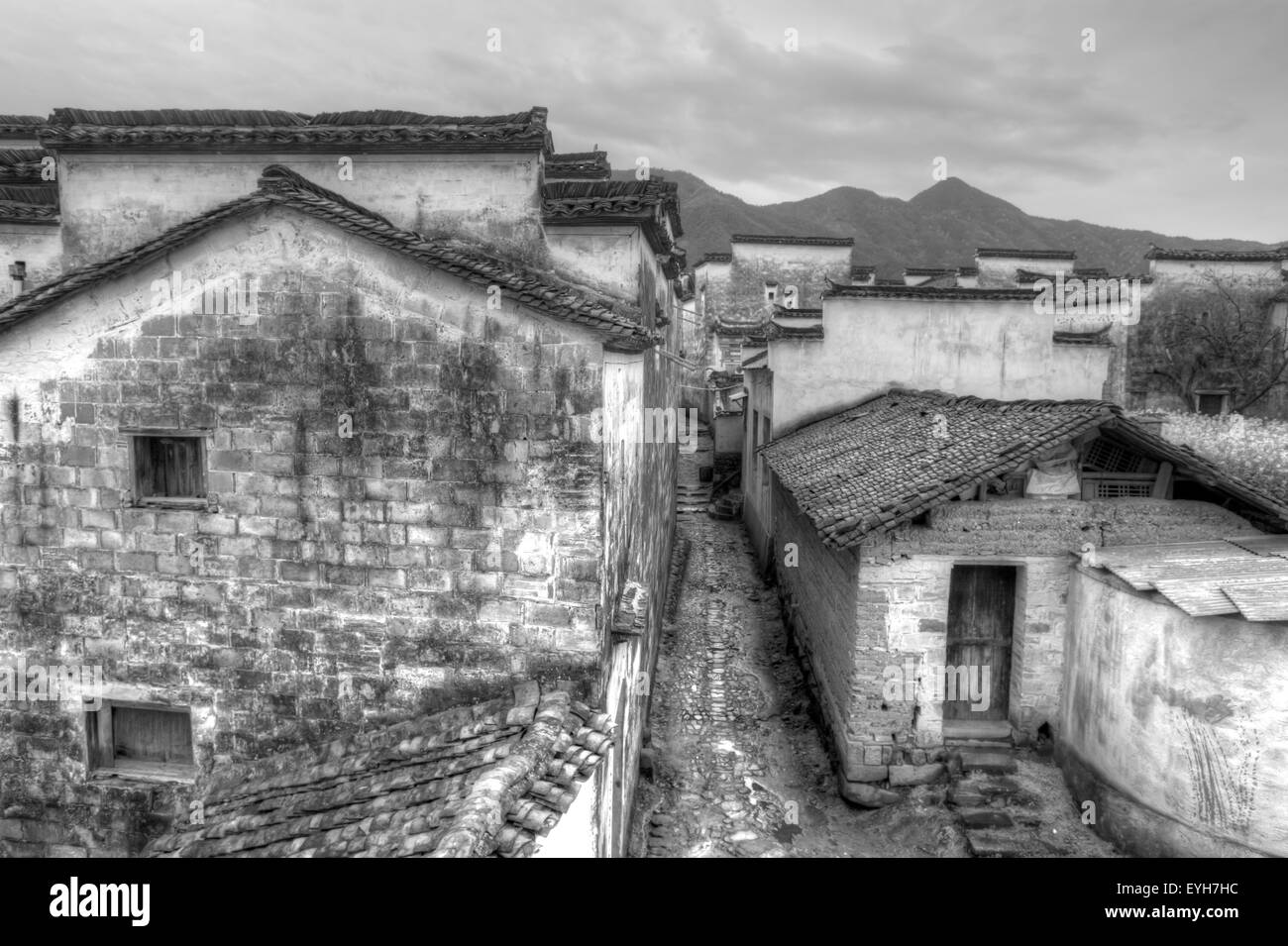 Edificios antiguos en la provincia de Anhui, China. tonos de blanco y negro. Foto de stock