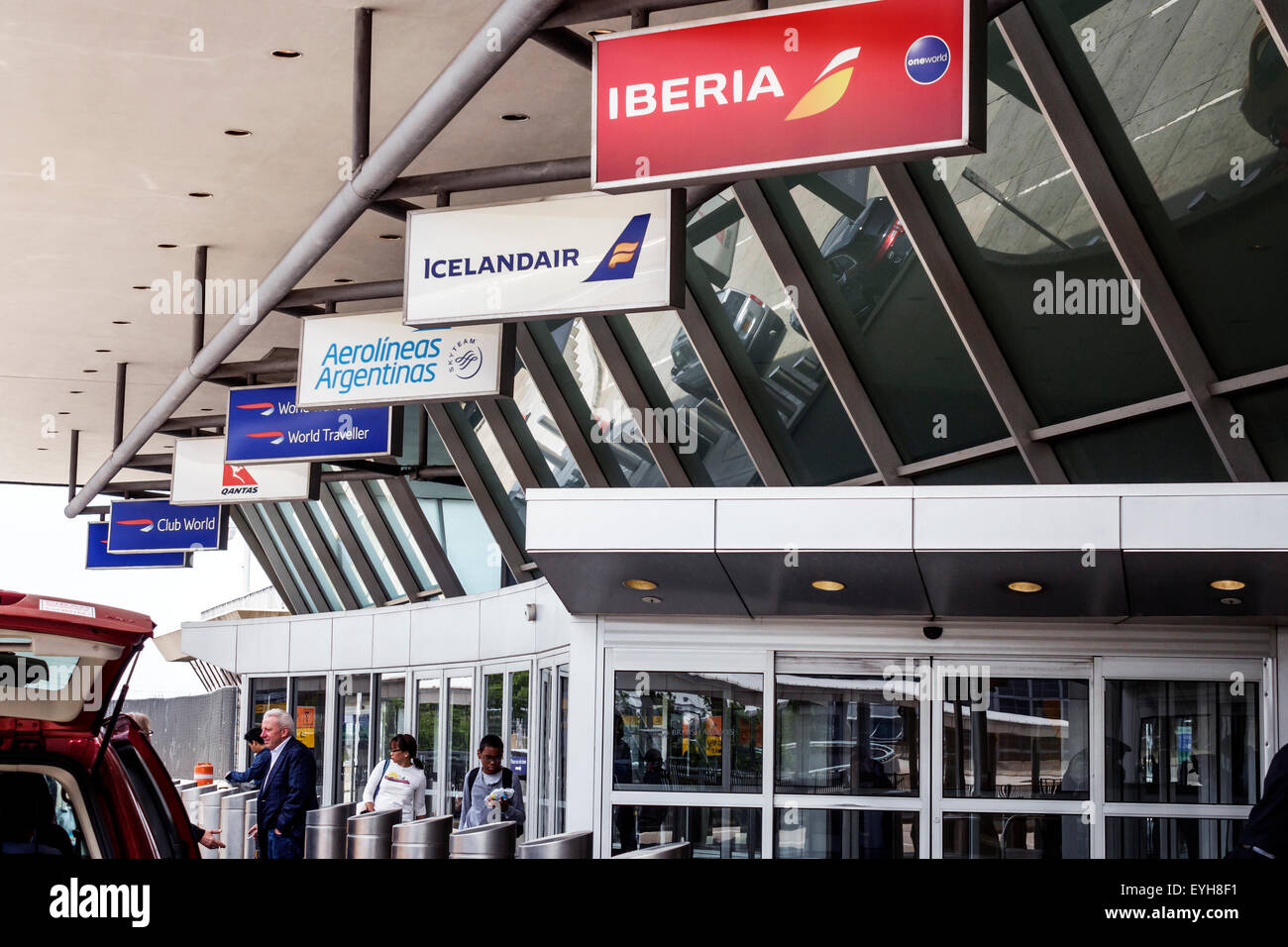 Terminal de iberia airlines fotografías e imágenes de alta resolución -  Alamy