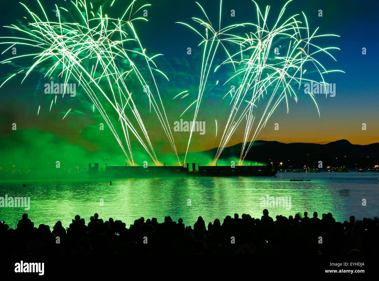 Canadá: La 30 competición anual de fuegos artificiales de la Celebración de  la Luz