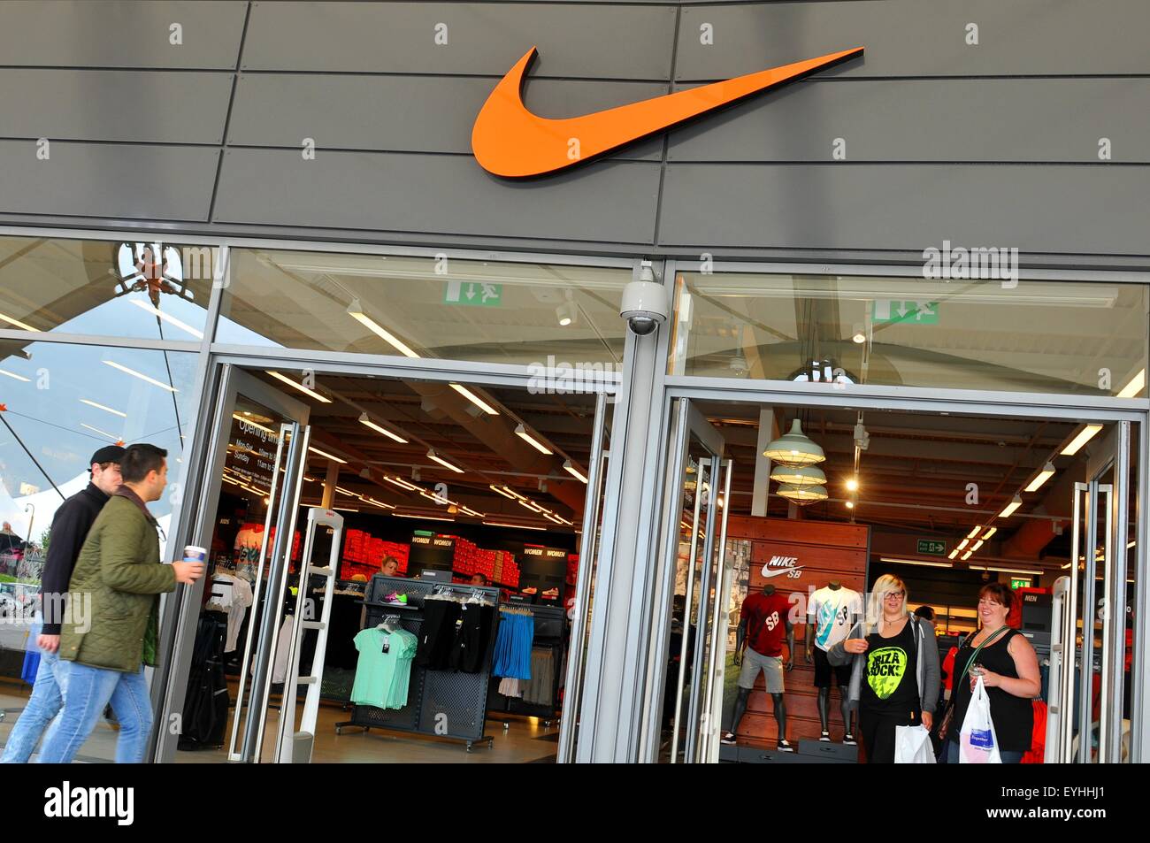 Nike Store Entrance Fotos e Imágenes de stock - Alamy