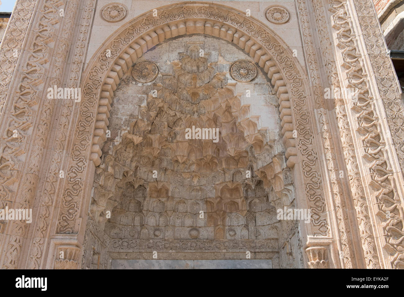 Entrada de la Gran Mezquita de Beysehir,Esrefoglu Mezquita,Konya, Turquía Foto de stock