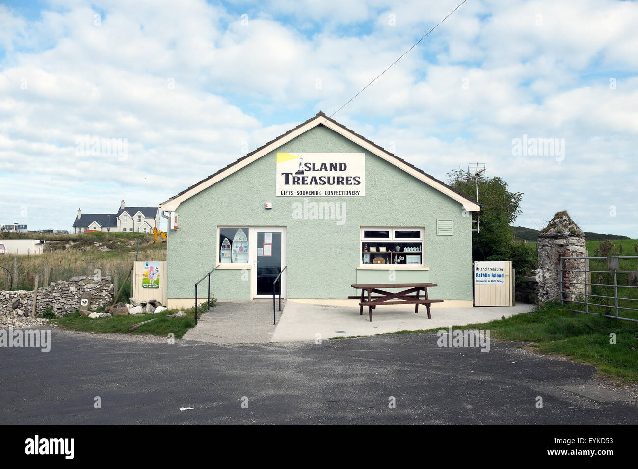 Pequeña tienda de recuerdos en la Isla de Rathlin, Irlanda del Norte Foto de stock