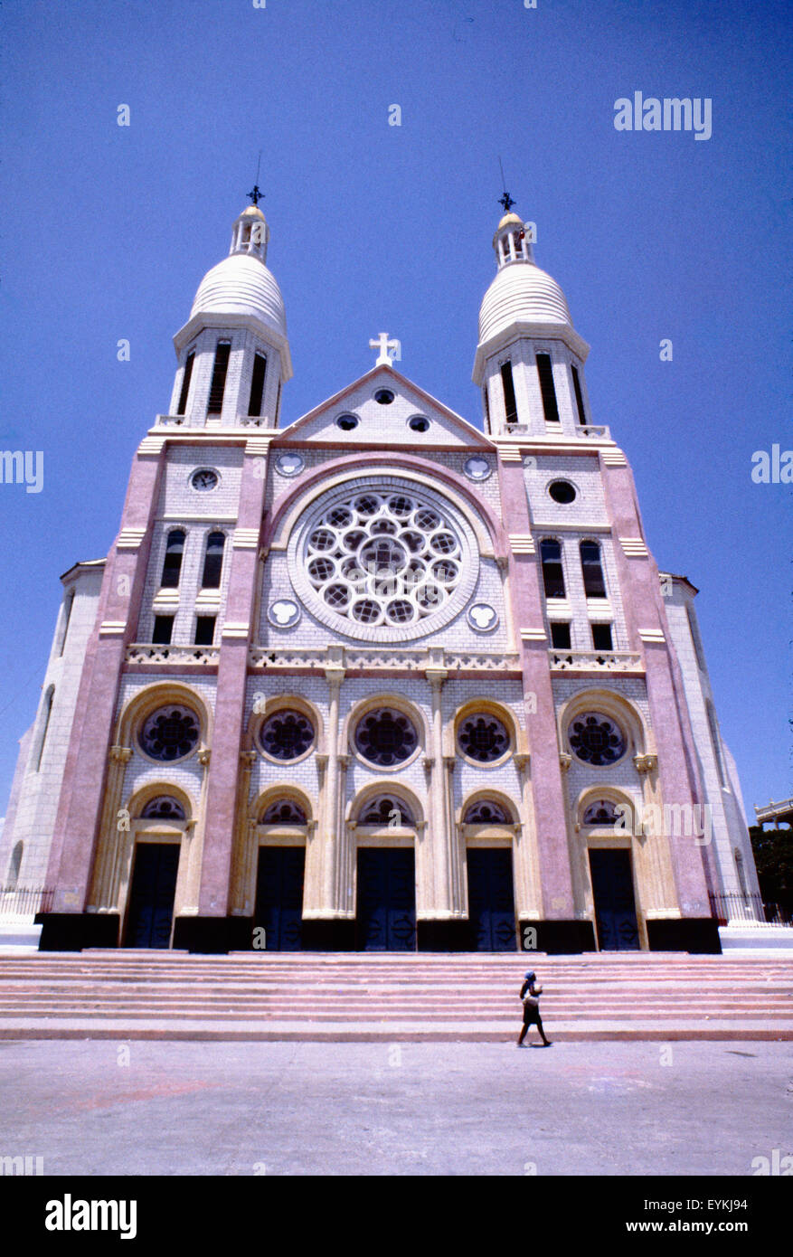 Catedral de Nuestra Señora de la Asunción, la Iglesia Católica Romana,  Port-au-Prince, Haití. Esta imagen fue tomada en 1980 Fotografía de stock -  Alamy