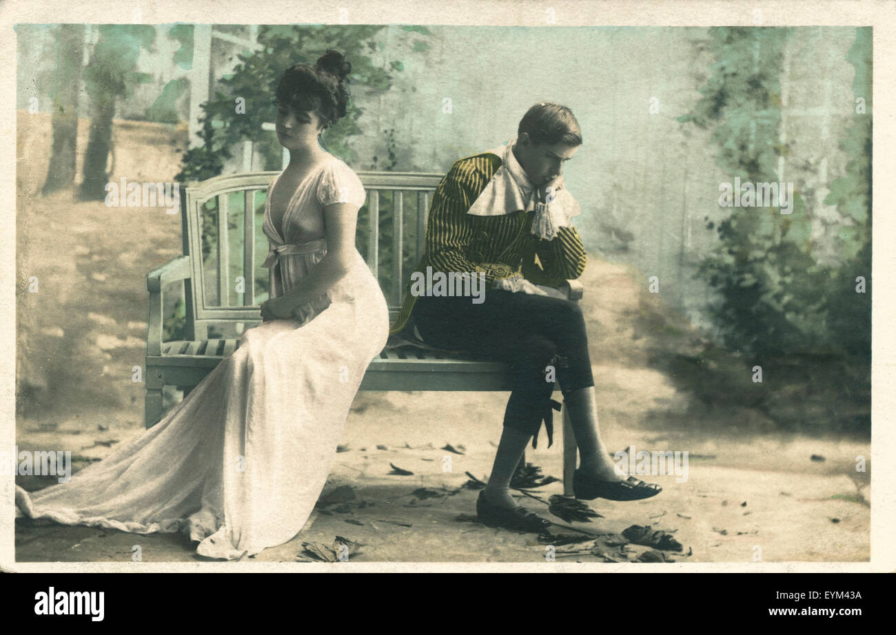 Postal, son tranquilas históricamente, pareja en parque-banco, pelea, girar lejos, Foto de stock