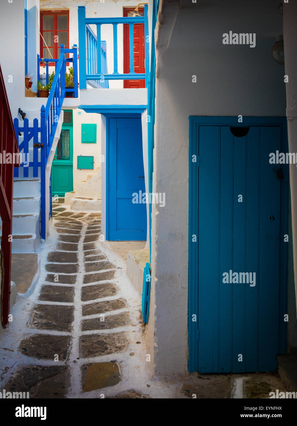 Puertas de grecia fotografías e imágenes de alta resolución - Alamy