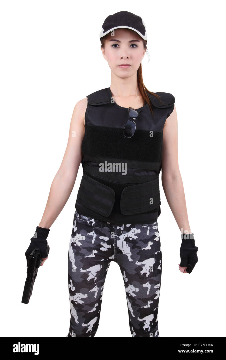 Mujer asiática llevaba chaleco antibalas y una pistola en su mano  Fotografía de stock - Alamy