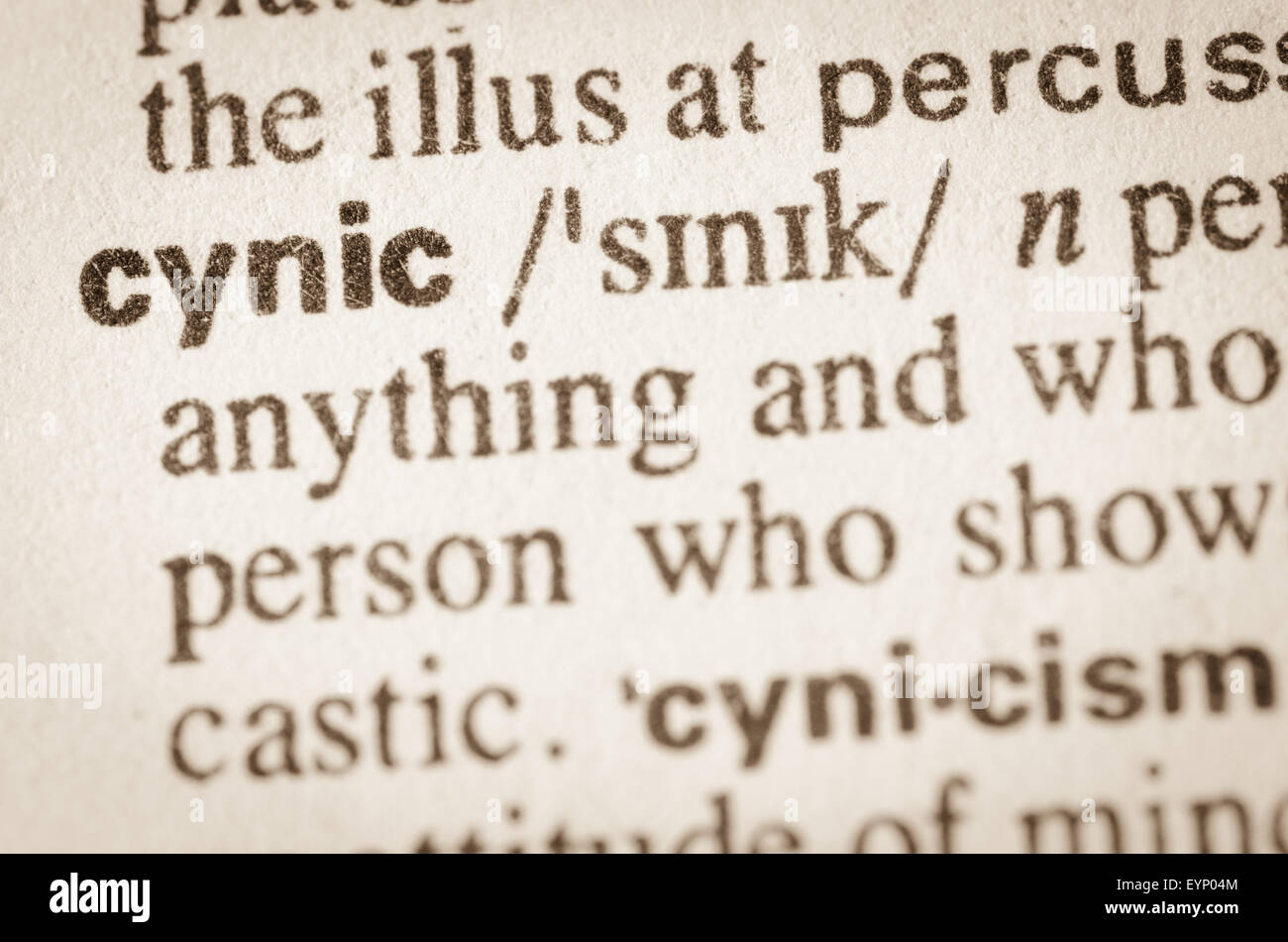 Definición de la palabra cínico en el diccionario. Foto de stock