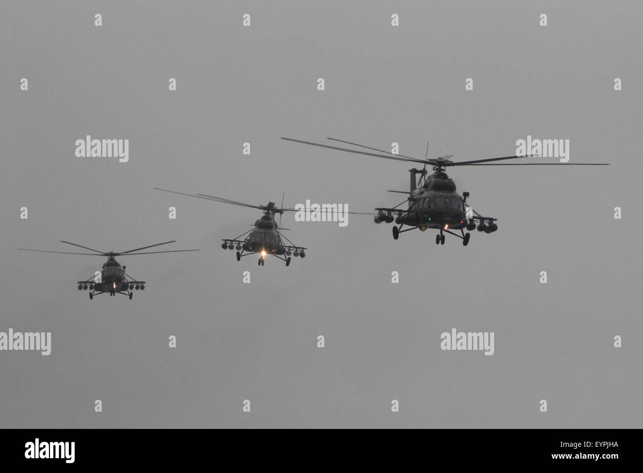 Lima, Perú. 2 ago, 2015. Helicópteros del Ejército Peruano participar en un desfile naval y aéreo para conmemorar el 194ª aniversario de la independencia de ese país en Lima, capital de Perú, el 2 de agosto de 2015. Crédito: Lius Camacho/Xinhua/Alamy Live News Foto de stock