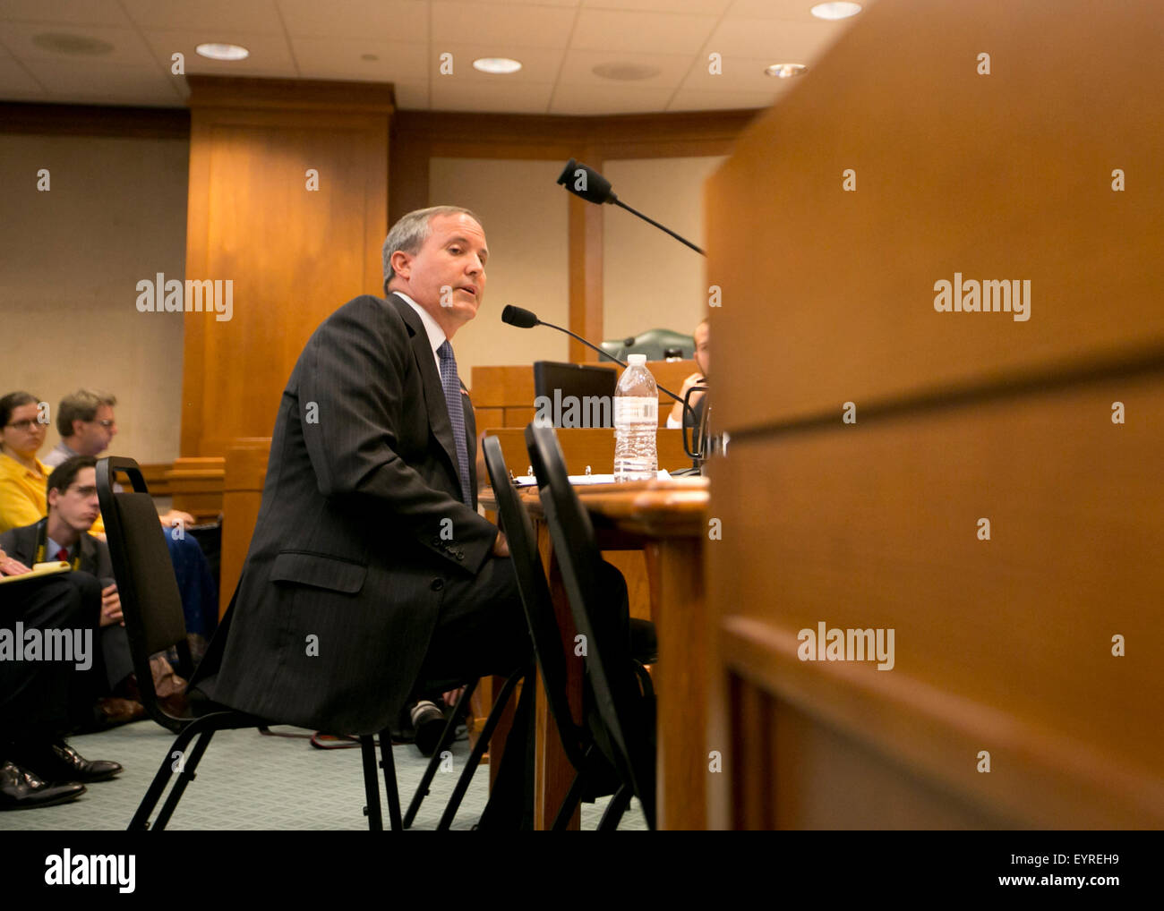 El Procurador General de Texas Ken Paxton testifica delante del Comité Senatorial de Salud y Servicios Humanos Foto de stock