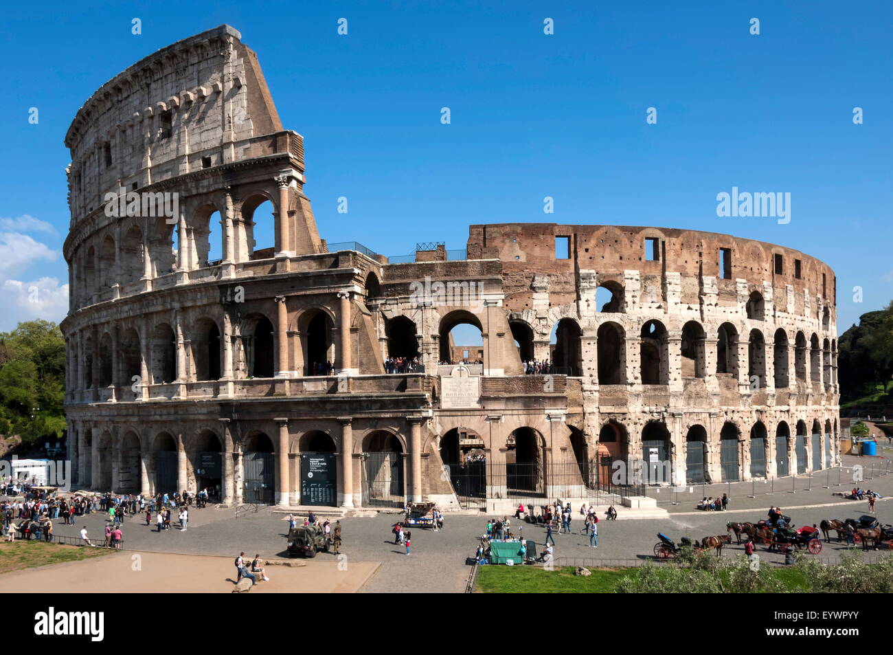 El Coliseo, el Foro Romano, el antiguo sitio de Patrimonio Mundial de la UNESCO, Roma, Lazio, Italia, Europa Foto de stock