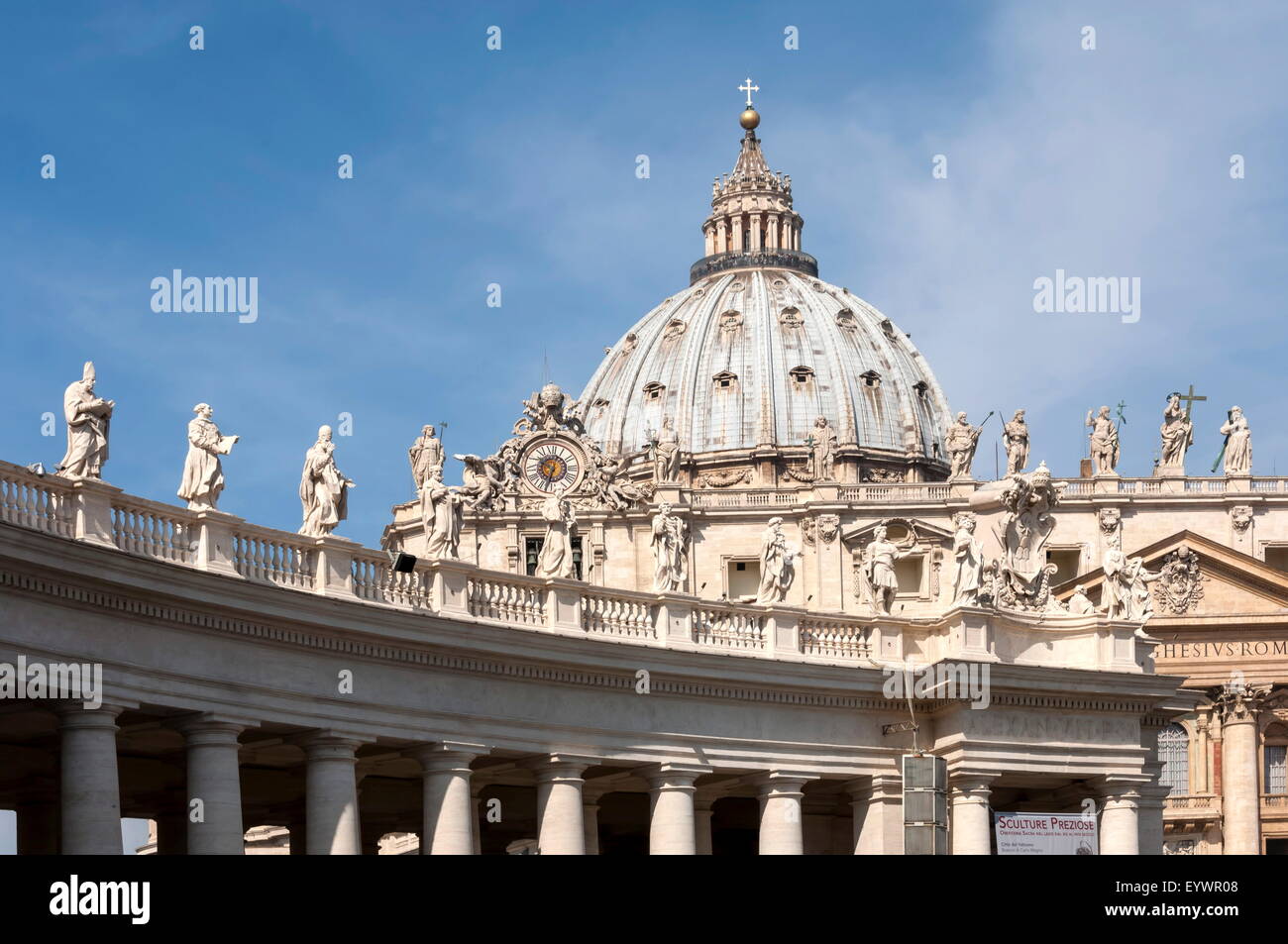 La cúpula de la Basílica de San Pedro, Sitio del Patrimonio Mundial de la UNESCO, la Ciudad del Vaticano, Roma, Lazio, Italia, Europa Foto de stock