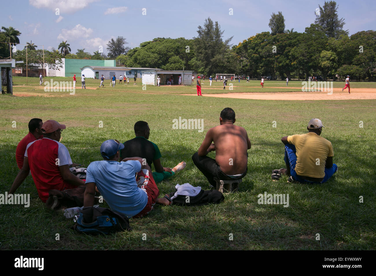 Un juego de béisbol en Cuba Fotografía de stock - Alamy