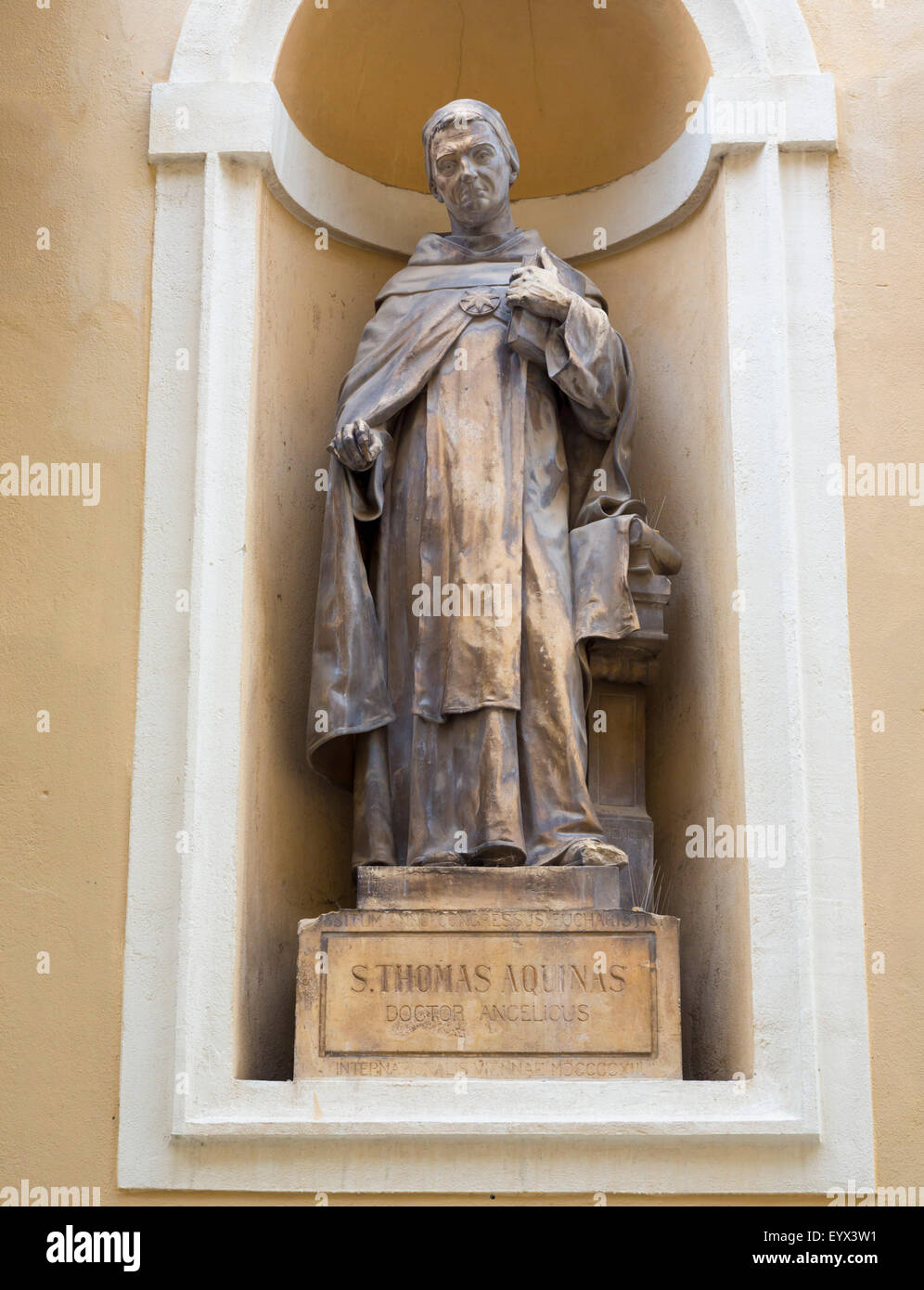 Estatua del filósofo y teólogo italiano nació Santo Tomás de Aquino, 1225 - 1274, fuera de la Iglesia de San Nicolás, Liubliana, Foto de stock