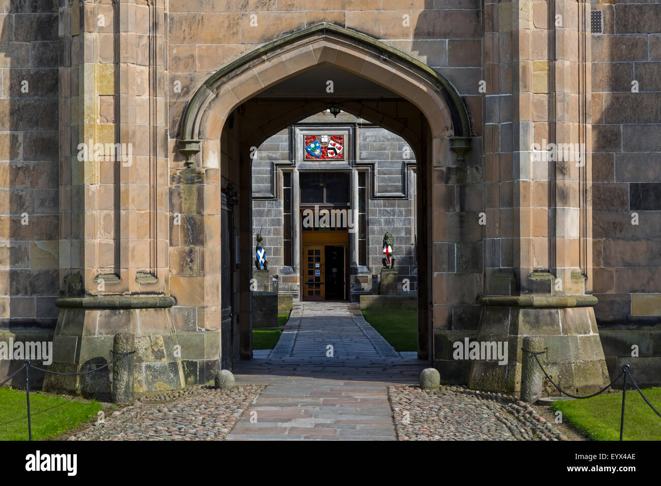 Entrada al King's College de la Universidad de Aberdeen, Escocia, Reino Unido Foto de stock