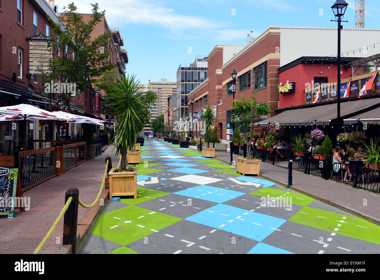 Halifax, Canadá - 3 de agosto de 2015: Argyle Street en Halifax, Nova Scotia, recién pintada con diseño en Argyle Street Foto de stock