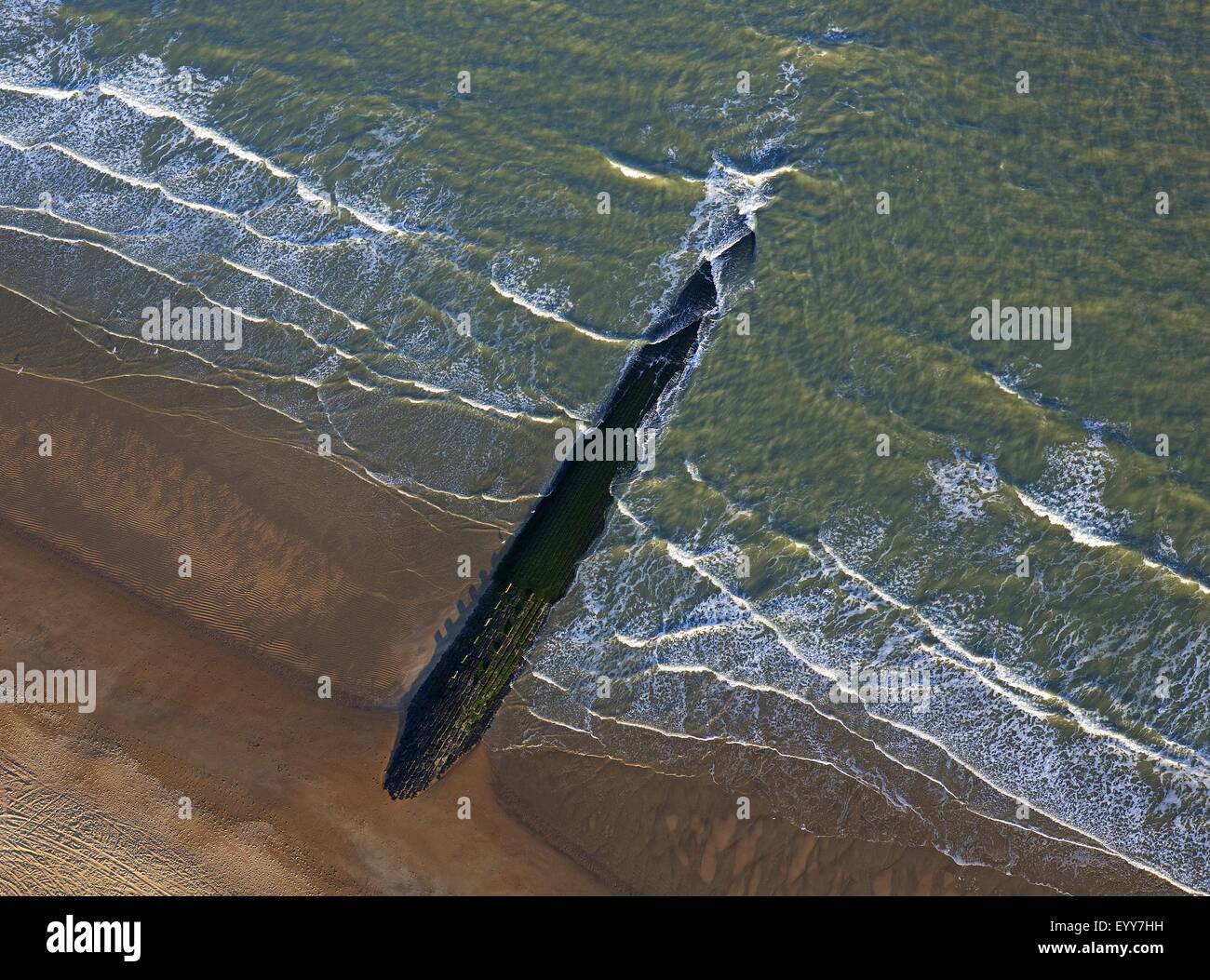 Vista aérea de costa del Mar del Norte con el espigón, Bélgica, Flandes Foto de stock
