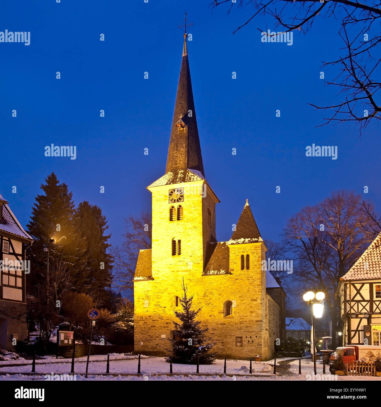 Iglesia de la aldea de villa histórica Wengern, Alemania, Renania del Norte-Westfalia, área de Ruhr, húmedas/Ruhr Foto de stock