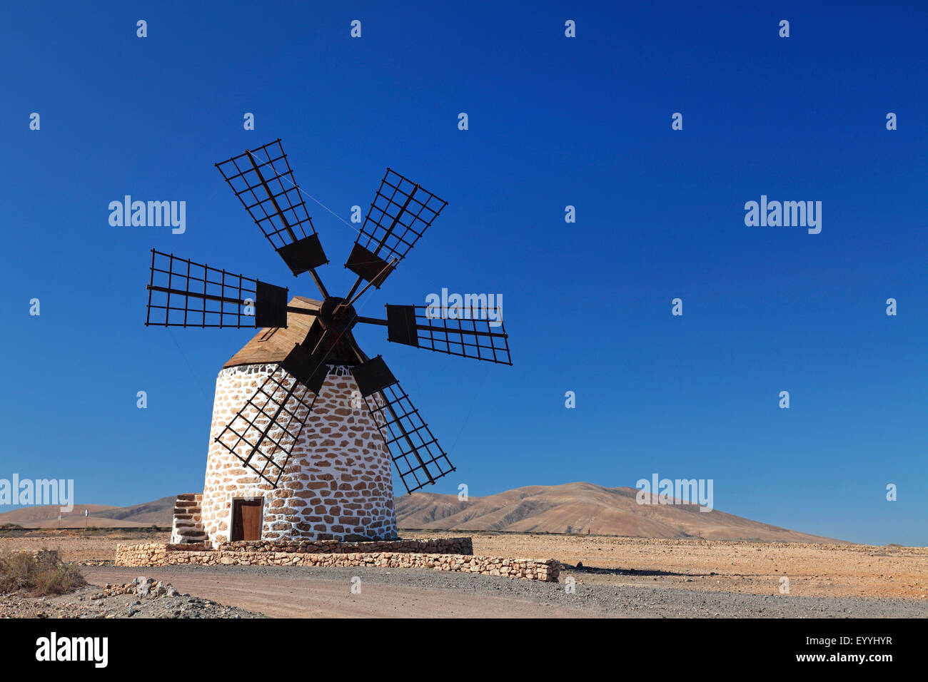 El molino de viento norte de Tefia, Fuerteventura, Islas Canarias Foto de stock