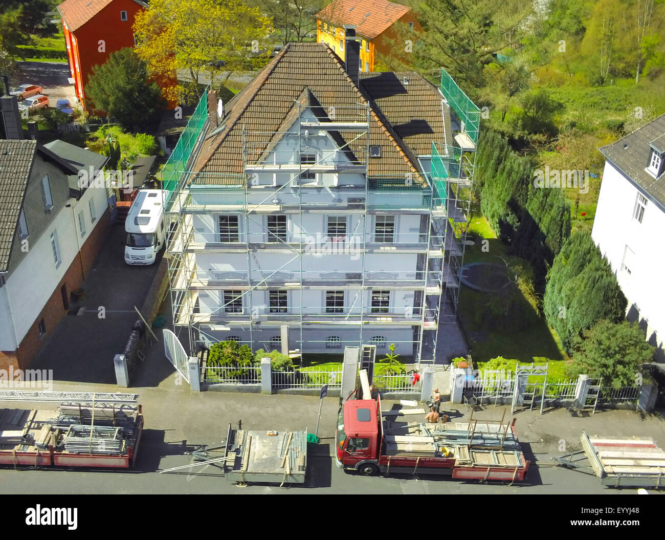Vista aérea de la casa scaffolded, 21.04.2015, en Alemania, en Renania del Norte-Westfalia, área de Ruhr, Witten Foto de stock
