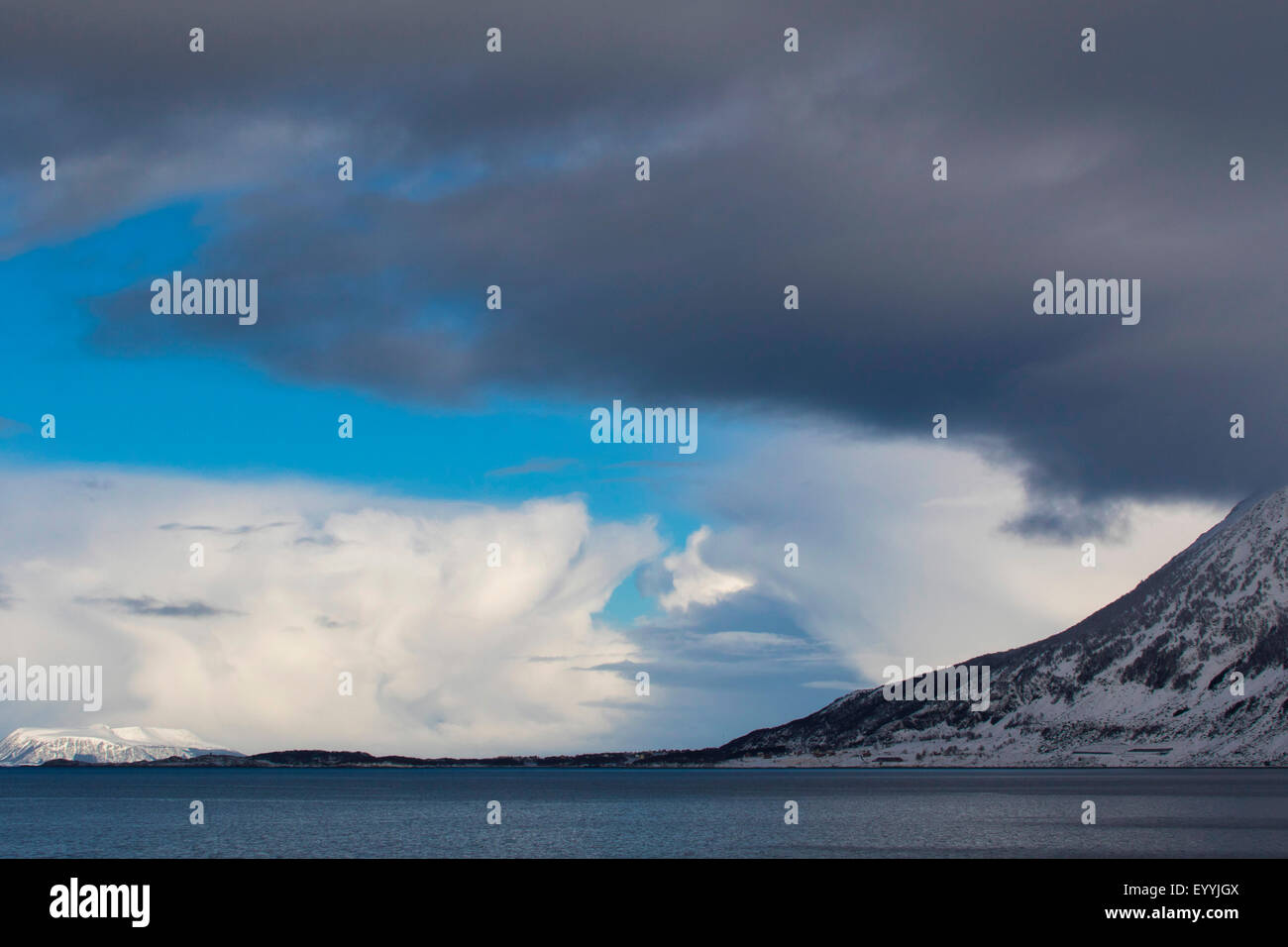 Nubes de nieve fotografías e imágenes de alta resolución - Alamy
