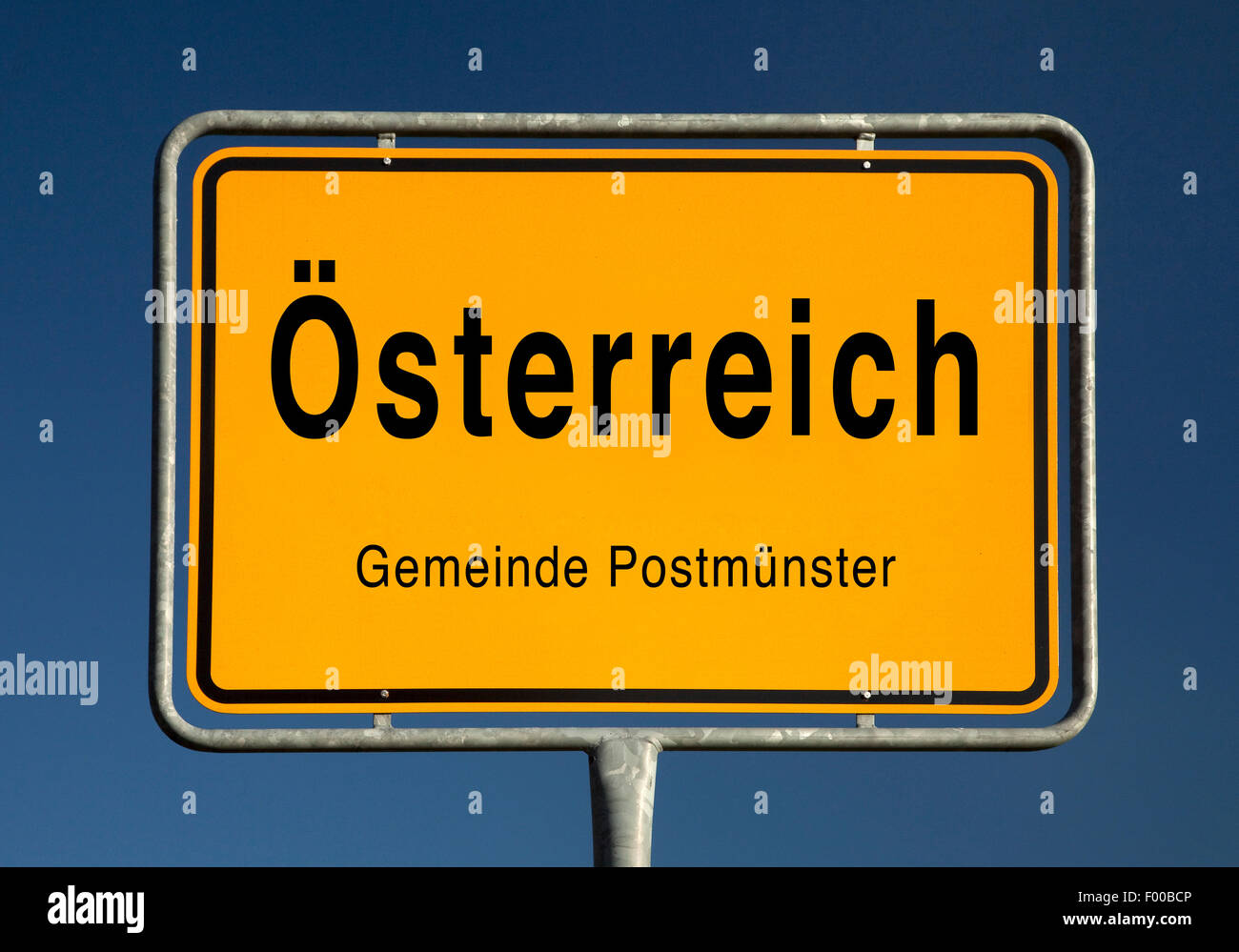 Oesterreich lugar nombre Sign, Baviera, Alemania, Postmuenster Rottal-Inn Foto de stock
