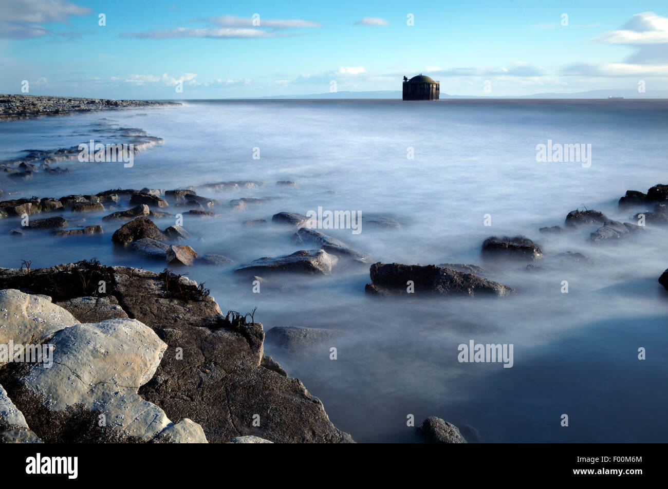 El cajón de admisión de agua fría en el Canal de Bristol off Breaksea Punto de carbón Aberthaw Power Station. Foto de stock