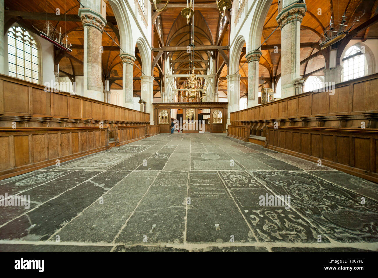 Der Innenraum Oude Kerk / Alte Kirche en Amsterdam, Hauptstadt der niederländischen Nordholland, Niederlande | interior de las juntas Foto de stock