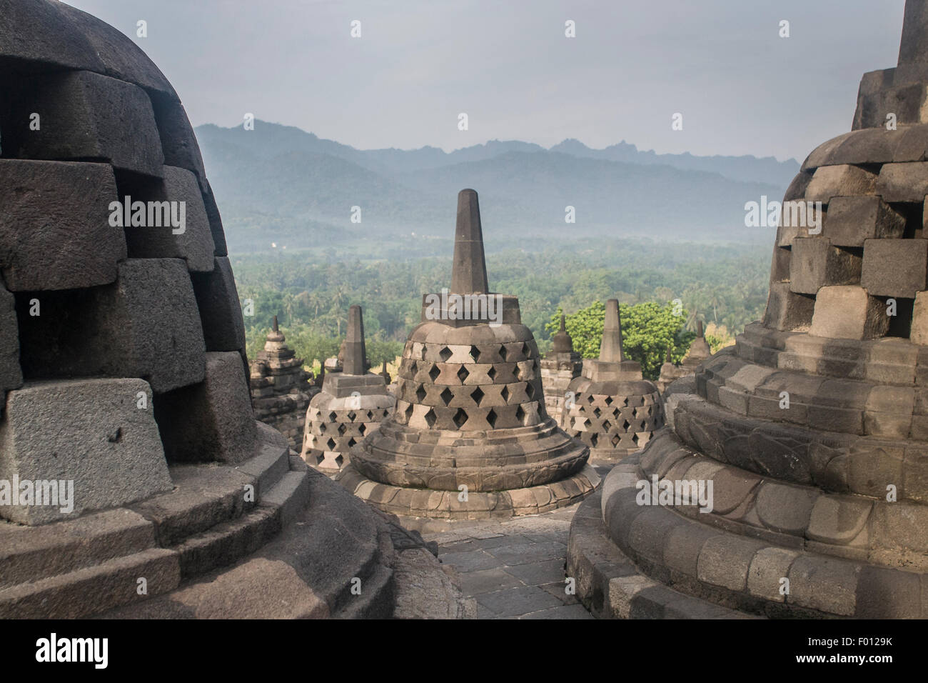 El 9º siglo, el templo Budista Borobudur, de Java, Indonesia. Foto de stock
