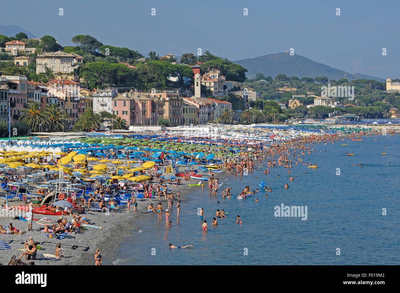 La playa de di Celle Ligure Riviera di Ponente Ligure Italia,Europa Foto de stock