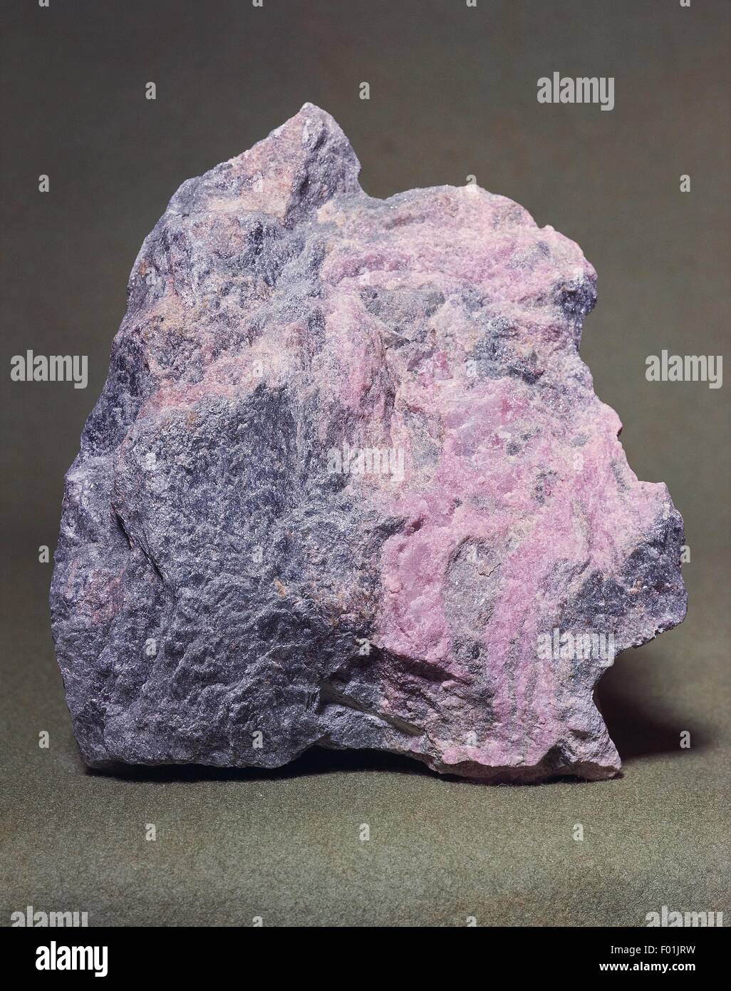 Silicato de aluminio y calcio fotografías e imágenes de alta resolución -  Alamy