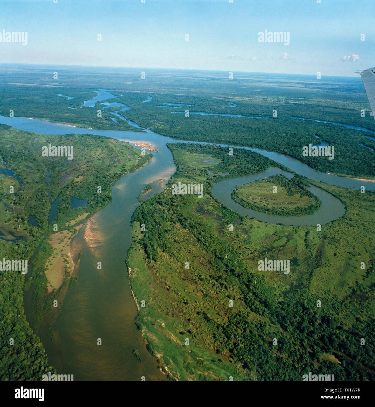 Vista aérea del curso superior del río Xingu en Brasil. Foto de stock