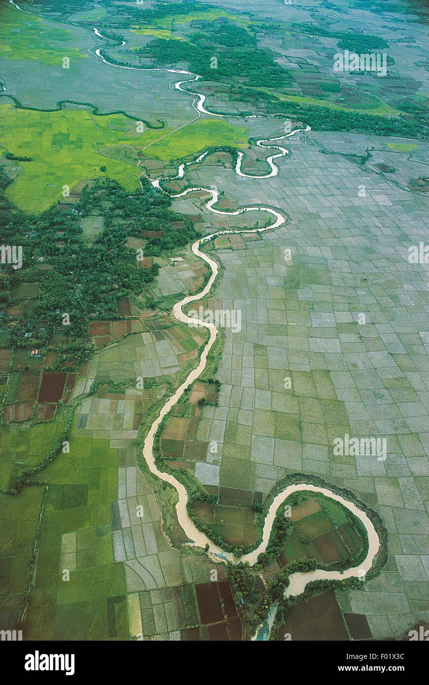 Vista aérea del río Ciliwung en los alrededores de Yakarta - Isla de Java, Indonesia Foto de stock