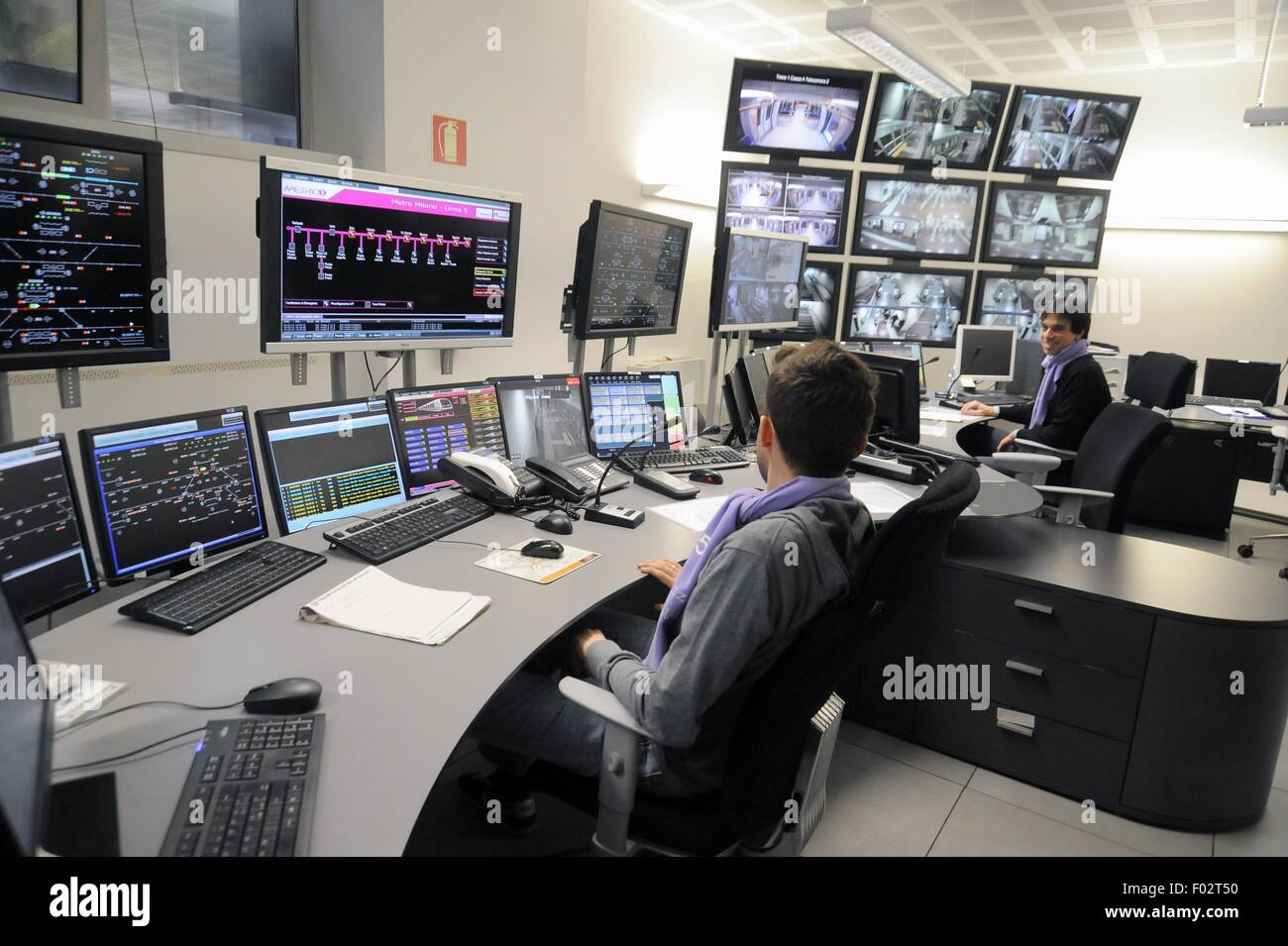 Milán (Italia), la sala de control de la línea 5 de metro automatizada Foto de stock