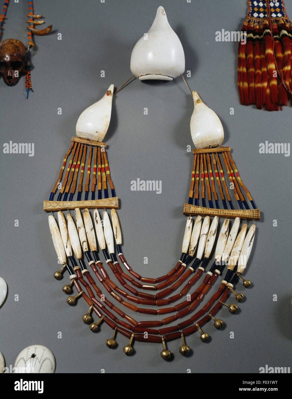 Collar de cuentas de vidrio fotografías e imágenes de alta resolución -  Alamy