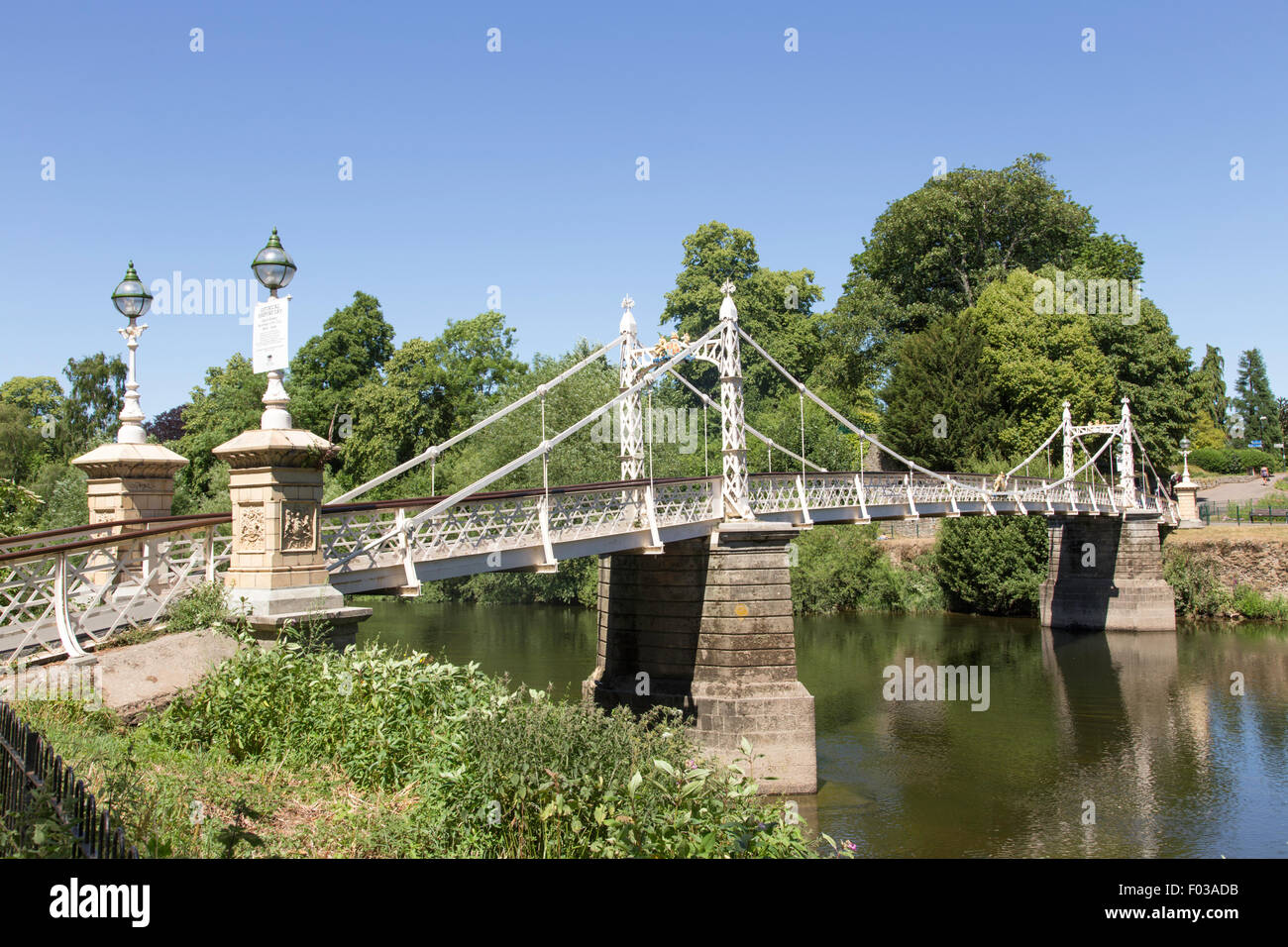 La victoria puente peatonal que cruza el río Wye en Hereford, Herefordshire, Inglaterra, Reino Unido. Foto de stock