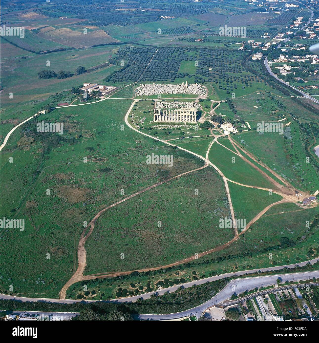 Vista Aérea Del Parque Arqueológico De Selinunte - Provincia De ...