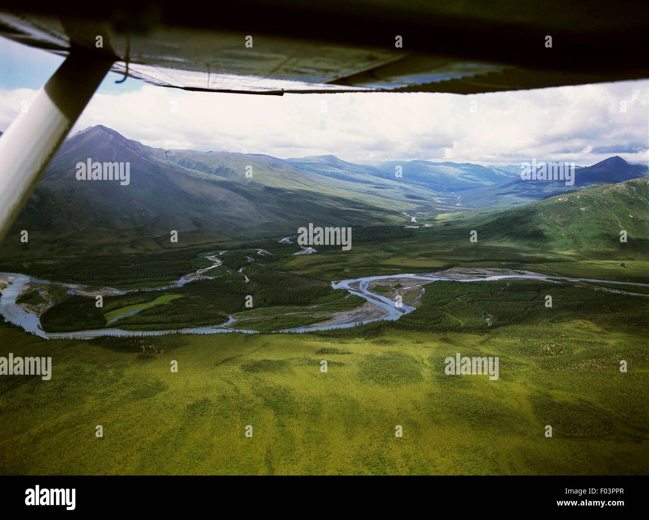 Vista aérea de las puertas del Parque Nacional del Ártico, Alaska, Estados Unidos de América Foto de stock