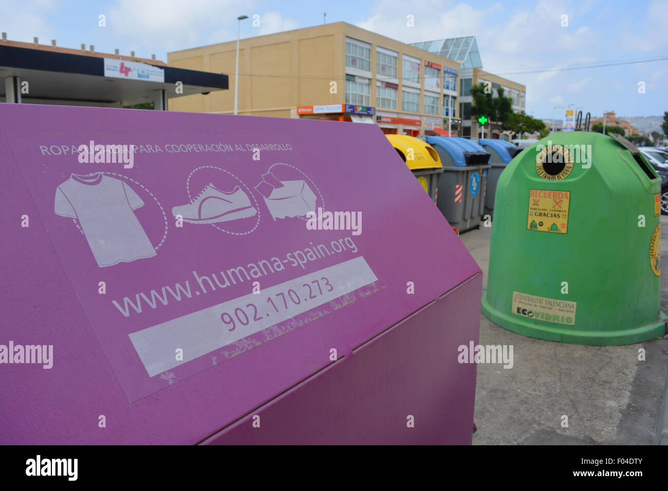 Spanish recycling bins spain fotografías e imágenes de alta resolución -  Alamy