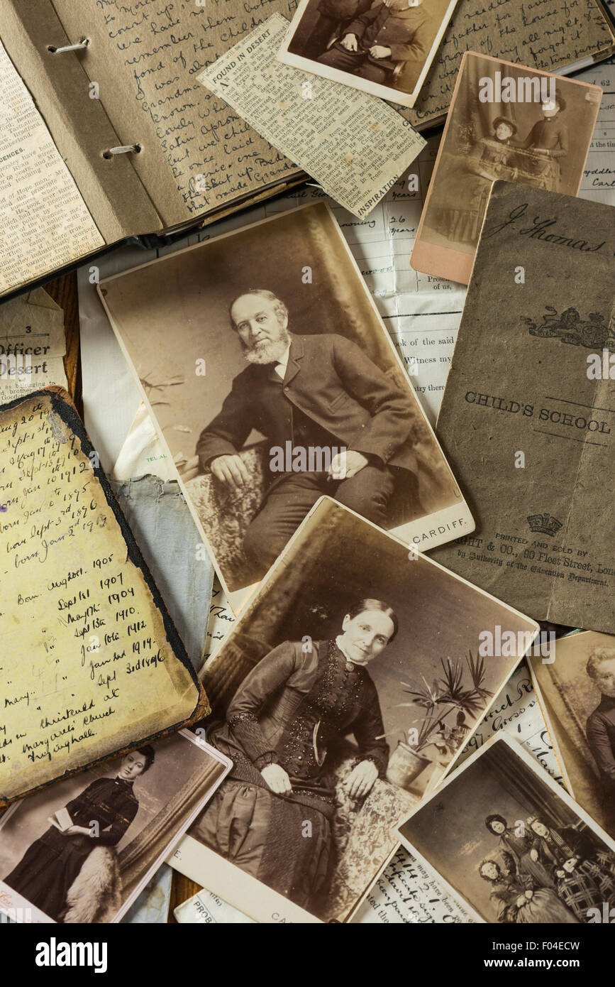 Árboles de la familia. Genealogía. Fotos y documentos. Foto de stock