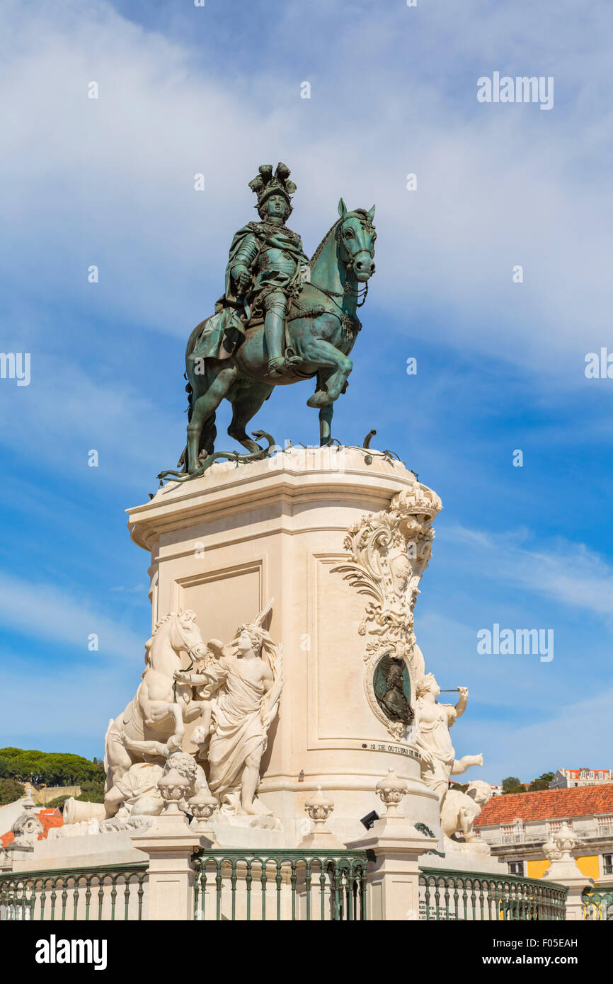 Lisboa, Portugal. Estatua del rey José I, 1714-1777, conocido como el reformador, en Praca do Comercio, comercio o Plaza. Foto de stock