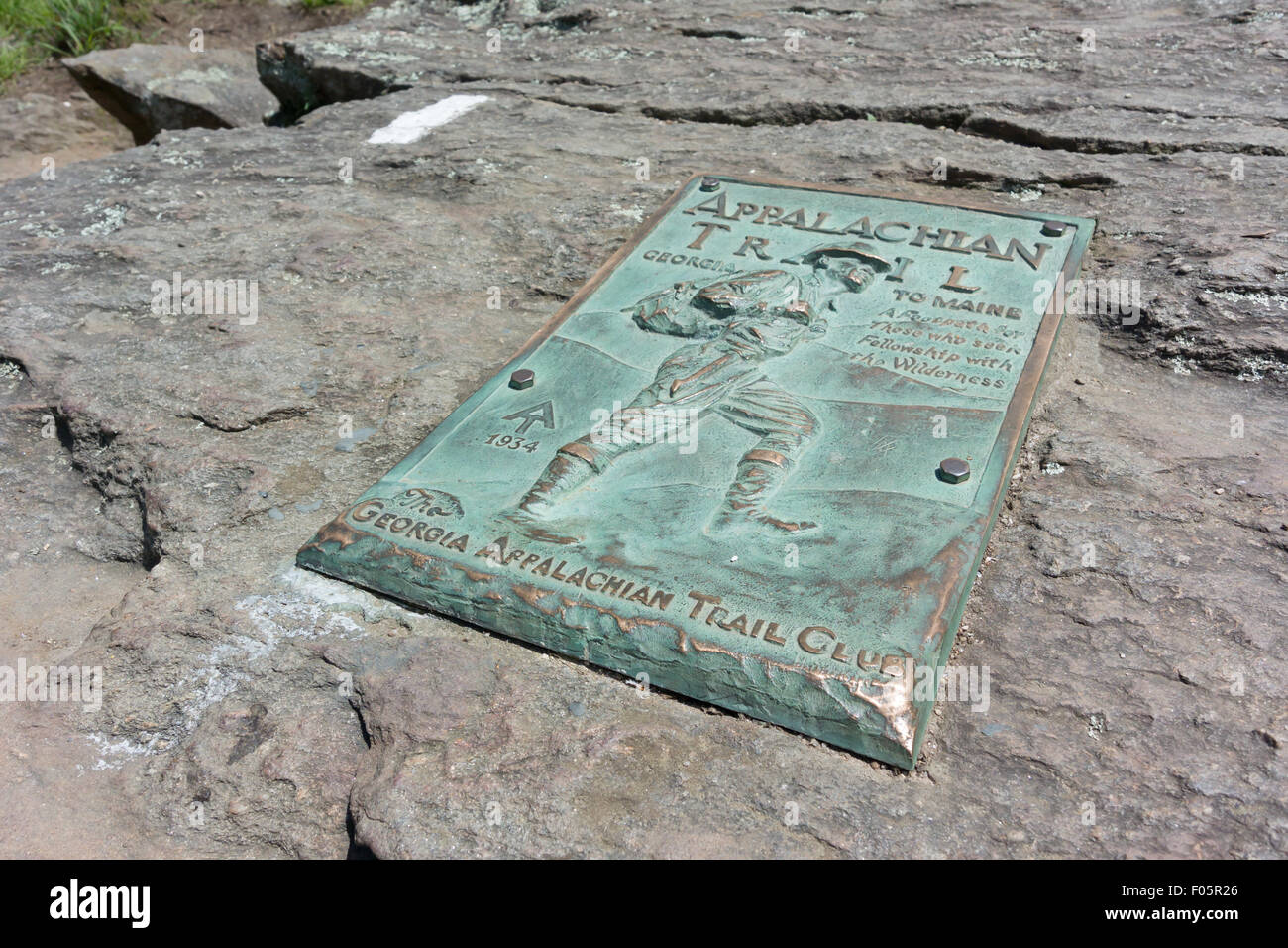 Una placa de cobre marca el comienzo (o final) de la famosa Appalachian Trail Foto de stock