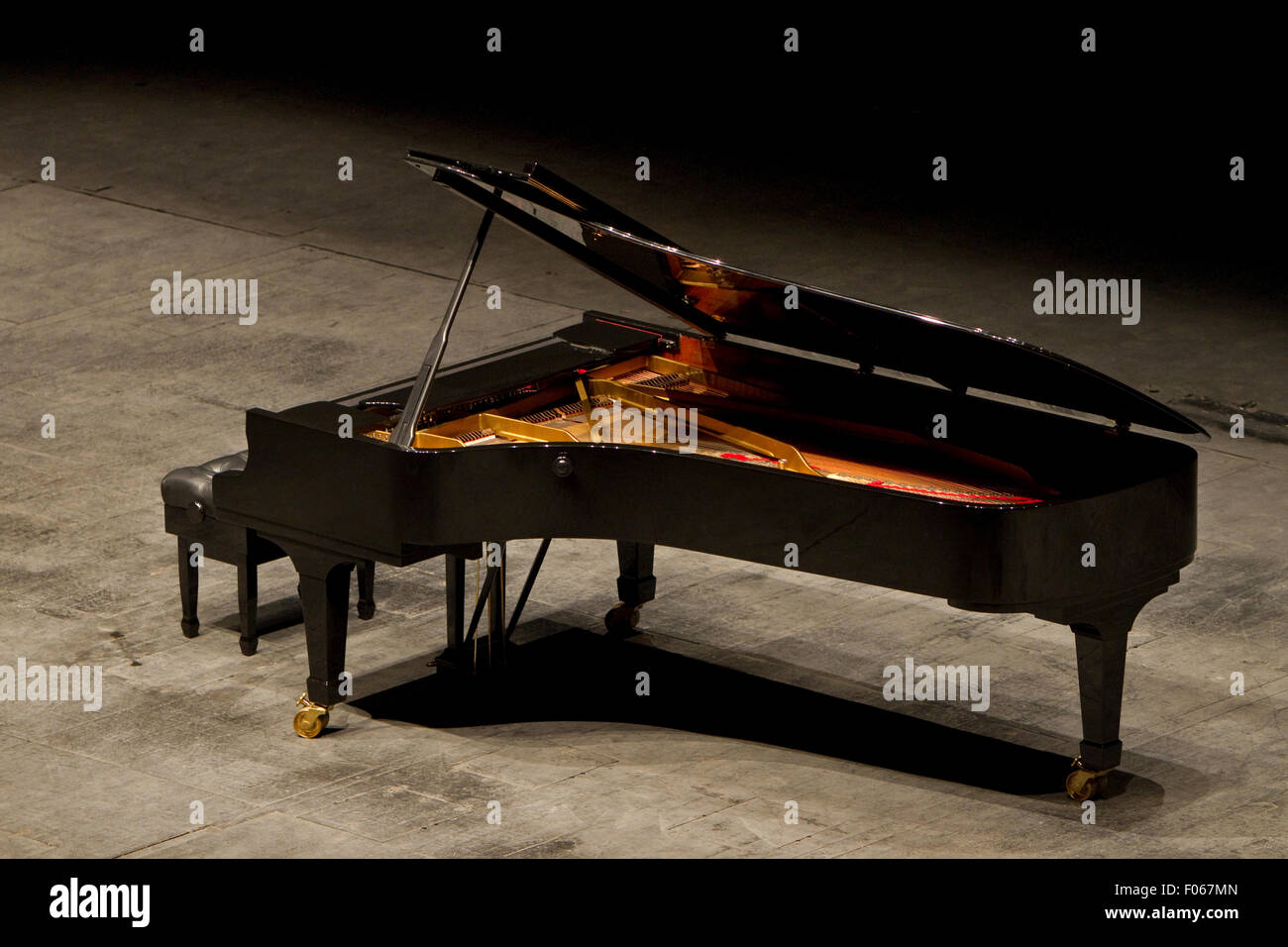 escribir científico Persistente Piano abierto fotografías e imágenes de alta resolución - Alamy