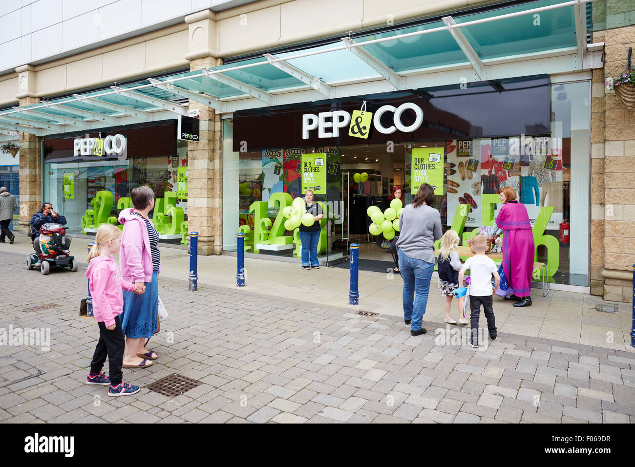 Pep y Co&Co (PEP) abre su nueva tienda en el centro comercial de parroquias, Scunthorpe en el norte de Lincolnshire, Inglaterra, exterior o Foto de stock